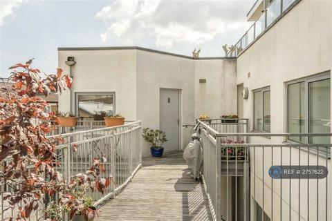 2 bedroom flat to rent, Sadlers Court, London, SE1