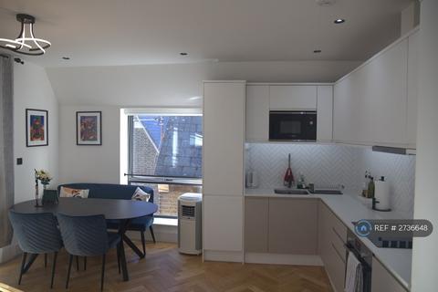 1 bedroom in a flat share to rent, Wardell Apartments, London, E14