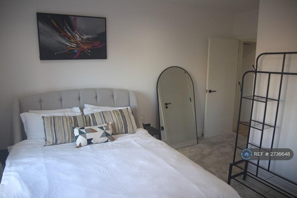 Ensuite Bedroom b