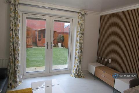 2 bedroom semi-detached house to rent, Daffodil Street, Salford, M6