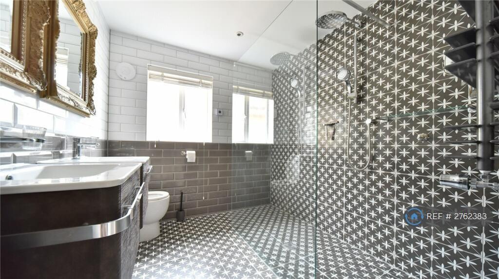 Master En-Suite