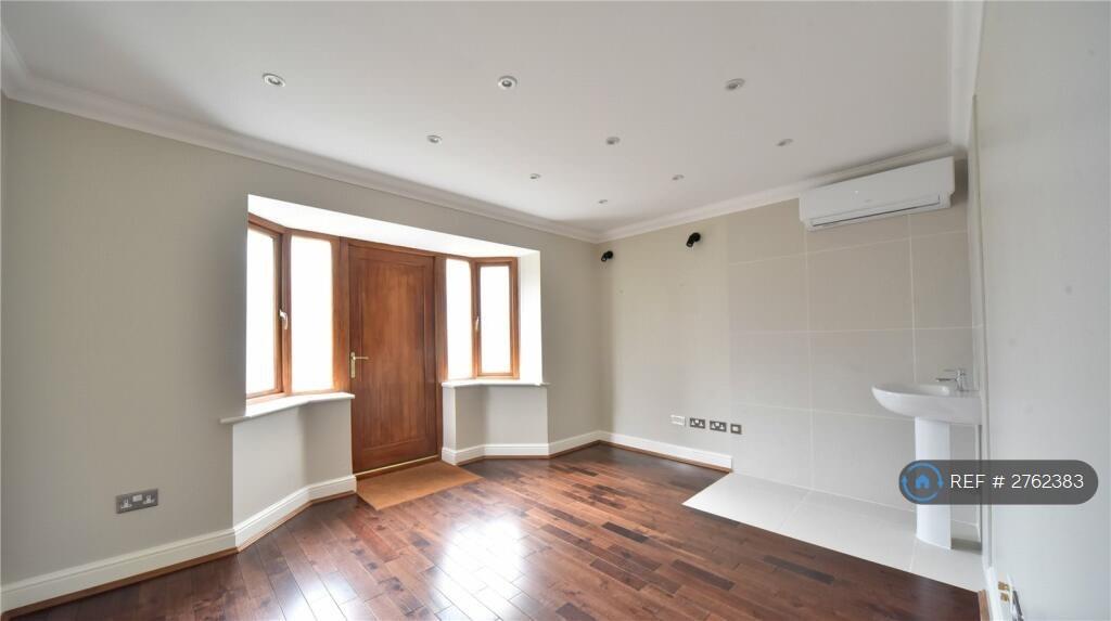 Studio With Separate Entrance