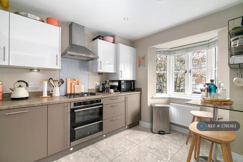 3 bedroom terraced house to rent, Walker Close, Ebbsfleet Valley, Swanscombe, DA10