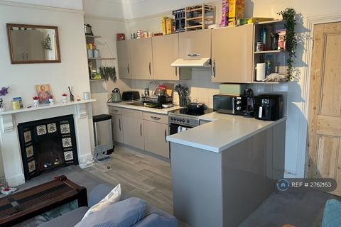 3 bedroom flat to rent, Brixton Hill, London, SW2