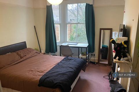3 bedroom flat to rent, Brixton Hill, London, SW2