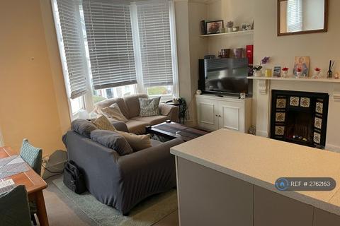 3 bedroom flat to rent, Brixton Hill, London, SW2