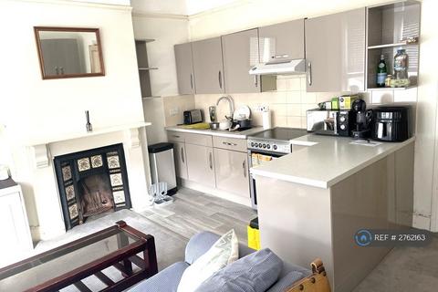 3 bedroom flat to rent, Brixton Hill, London, SW2