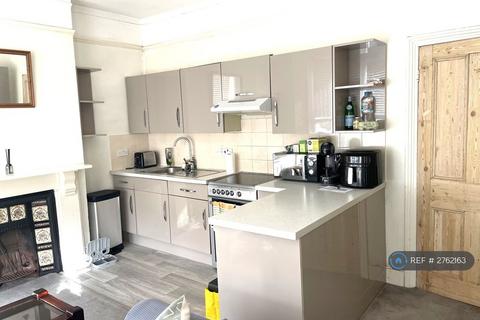 3 bedroom flat to rent, Brixton Hill, London, SW2