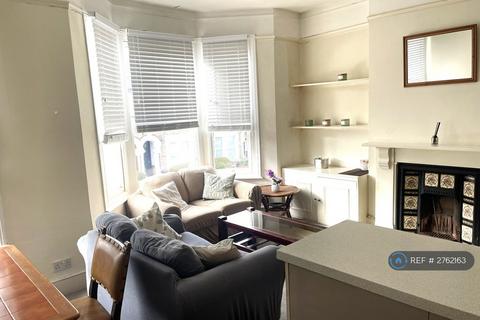 3 bedroom flat to rent, Brixton Hill, London, SW2