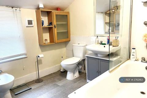 3 bedroom flat to rent, Brixton Hill, London, SW2