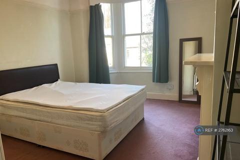 3 bedroom flat to rent, Brixton Hill, London, SW2