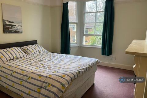 3 bedroom flat to rent, Brixton Hill, London, SW2