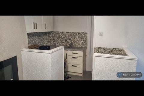 1 bedroom terraced house to rent, Wellington Street, Idle, Bradford, BD10