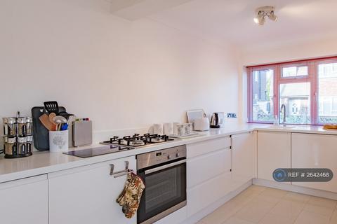 3 bedroom semi-detached house to rent, Whitehall Bridge Road, Canterbury, CT2