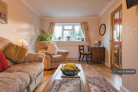 3 bedroom semi-detached house to rent, Whitehall Bridge Road, Canterbury, CT2