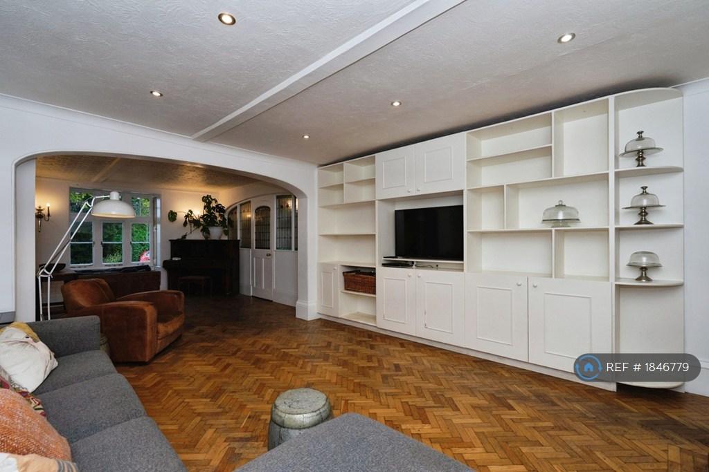 Family/Tv Room