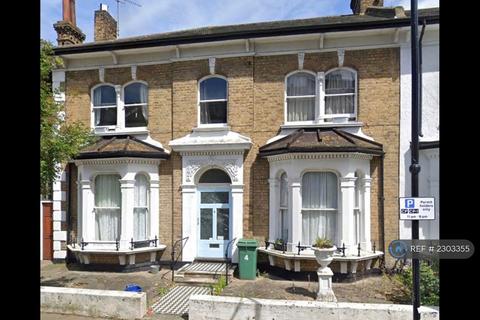 2 bedroom flat to rent, Wilson Road, Southend-On-Sea, SS1