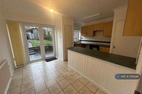 2 bedroom terraced house to rent, Hildenborough Crescent, Maidstone, ME16