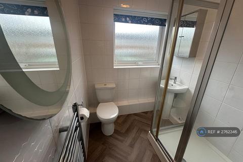 2 bedroom terraced house to rent, Hildenborough Crescent, Maidstone, ME16