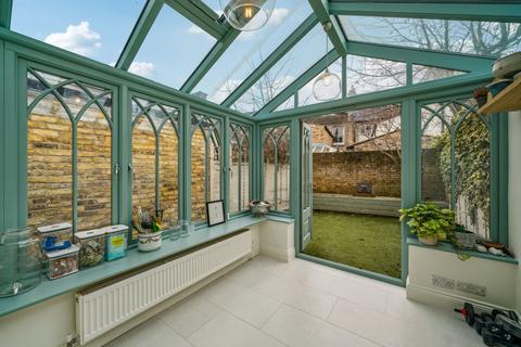 3 bedroom terraced house to rent, Charles Street, Barnes, London