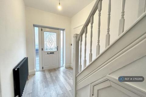 3 bedroom semi-detached house to rent, Gillingham Road, Eccles, Manchester, M30