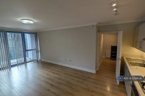 2 bedroom flat to rent, Dwight Road, Watford, WD18
