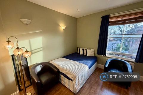 Studio to rent, Stile Hall Gardens, London, W4