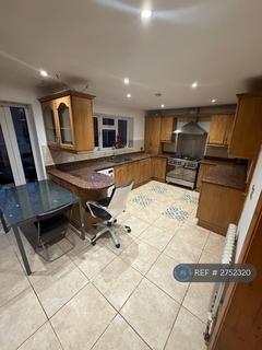 4 bedroom semi-detached house to rent, Alban Avenue, St. Albans, AL3
