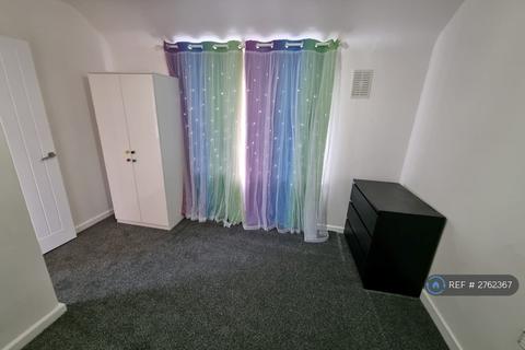 2 bedroom end of terrace house to rent, Arden Crescent, Dagenham, RM9