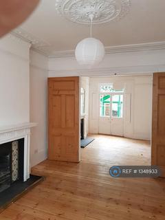 2 bedroom maisonette to rent, Lancaster Rd, London, N4
