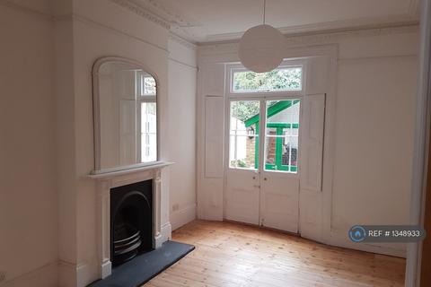 2 bedroom maisonette to rent, Lancaster Rd, London, N4