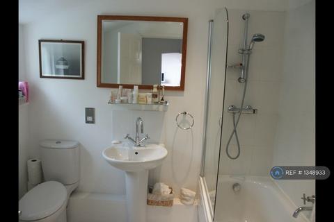 2 bedroom maisonette to rent, Lancaster Rd, London, N4
