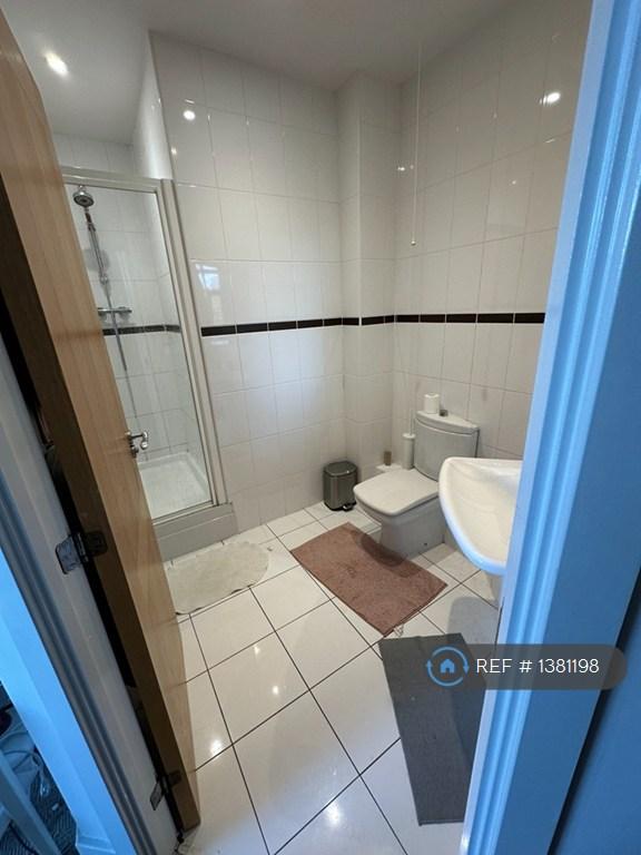 Master Bed Room Attach Bathroom