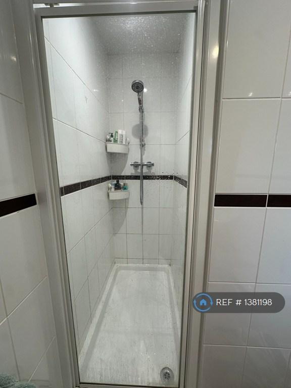 Master Bed Room Shower
