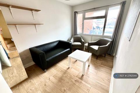 5 bedroom end of terrace house to rent, Spear Road, Southampton, SO14
