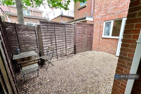 5 bedroom end of terrace house to rent, Spear Road, Southampton, SO14
