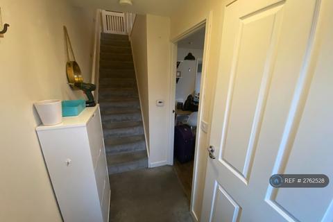 3 bedroom semi-detached house to rent, Lawson Close, Newcastle Upon Tyne, NE6
