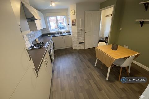 3 bedroom semi-detached house to rent, Lawson Close, Newcastle Upon Tyne, NE6