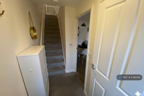 3 bedroom semi-detached house to rent, Lawson Close, Newcastle Upon Tyne, NE6
