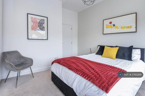 3 bedroom maisonette to rent, Bow Lane, London, N12