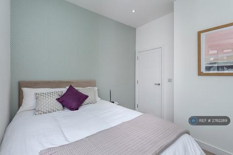 3 bedroom maisonette to rent, Bow Lane, London, N12