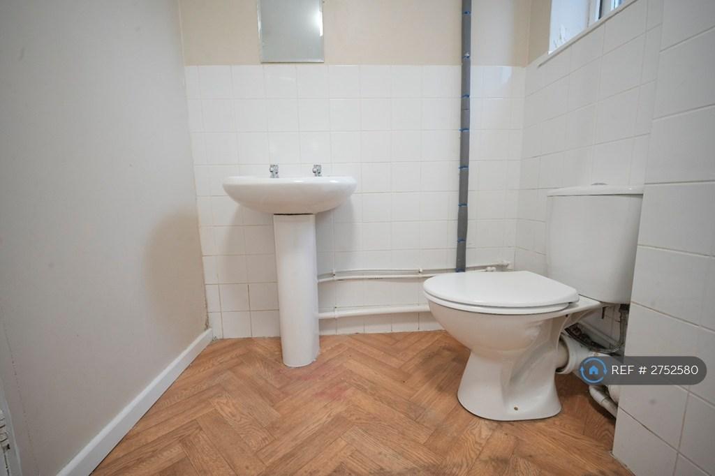 Bathroom/ Toilet