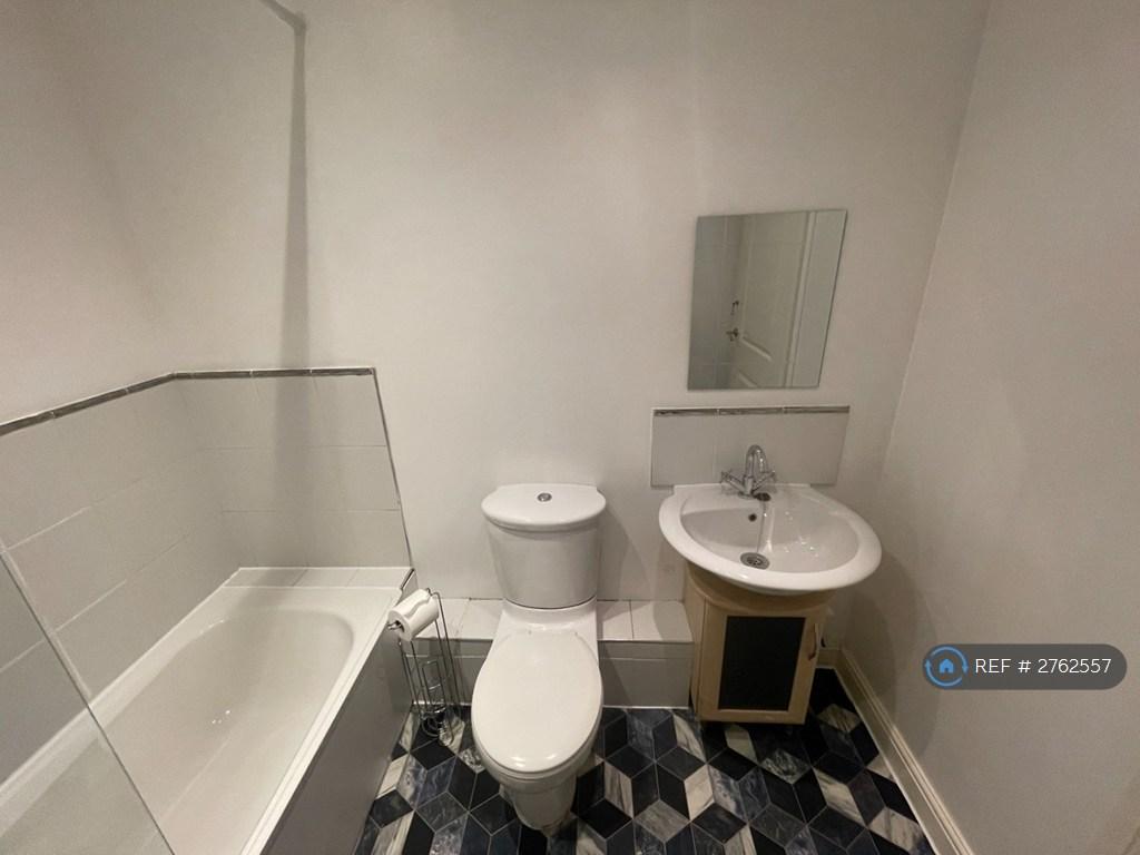 Bathroom - Alternate Image