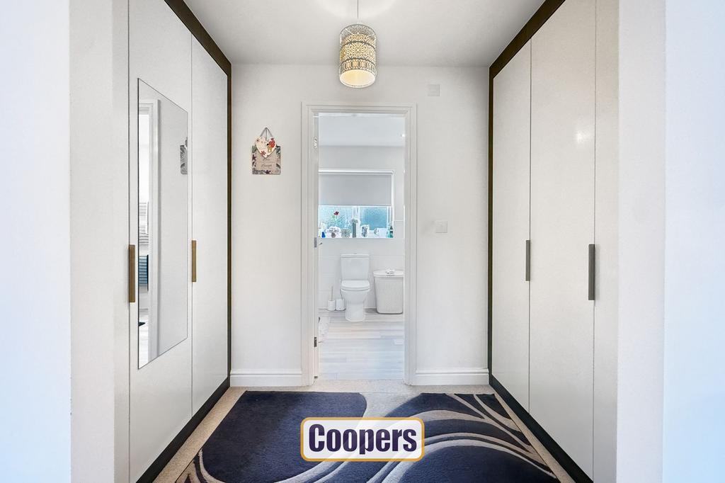 Ensuite Dressing area