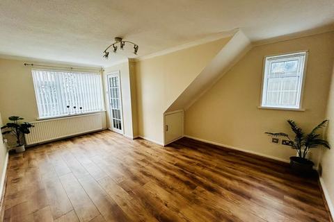 2 bedroom end of terrace house to rent, Hedgemoor, Bridgend