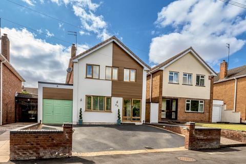 3 bedroom detached house for sale, Cotwall End Road, LOWER GORNAL, DY3 3EJ