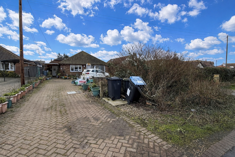 2 bedroom detached bungalow for sale, Maydowns Road, Whitstable CT5
