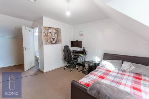 3 bedroom semi-detached house for sale, Dr Torrens Way, New Costessey, Norwich