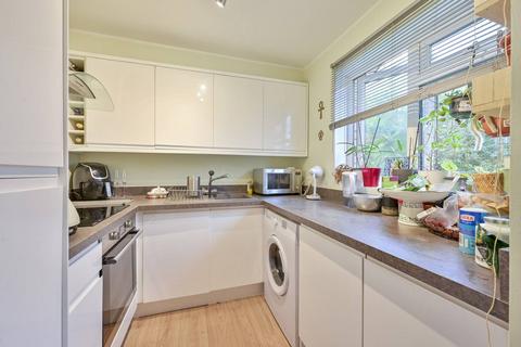 1 bedroom flat for sale, Shelley Way, Colliers Wood, London, SW19