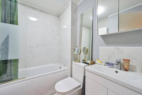 1 bedroom flat for sale, Shelley Way, Colliers Wood, London, SW19